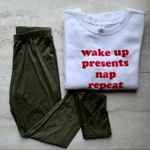 Old Navy Red & White Graphic Christmas Sweatshirt - Picture 2 of 7